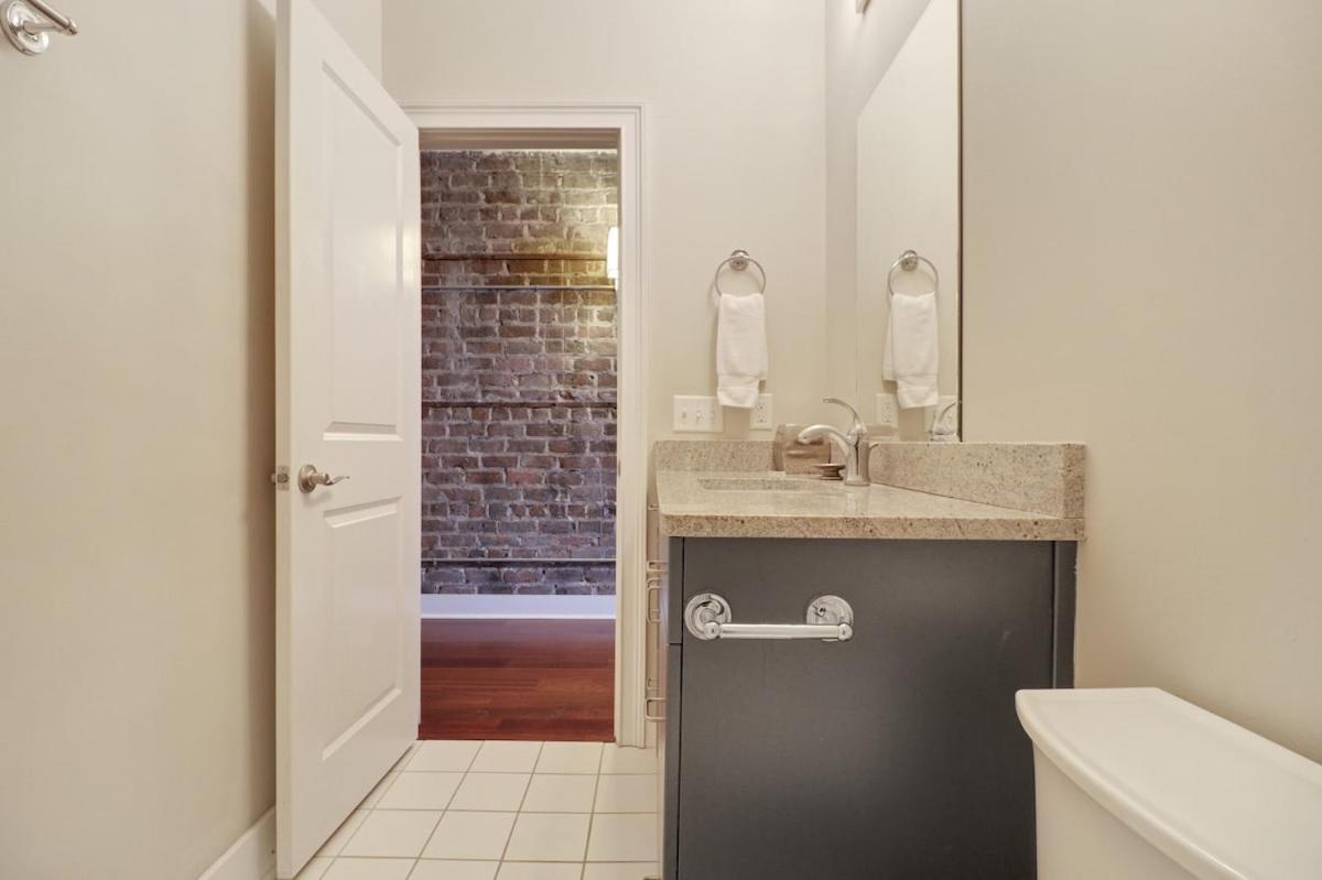 Downtown Loft- Steps away from Plant Riverside! view 2