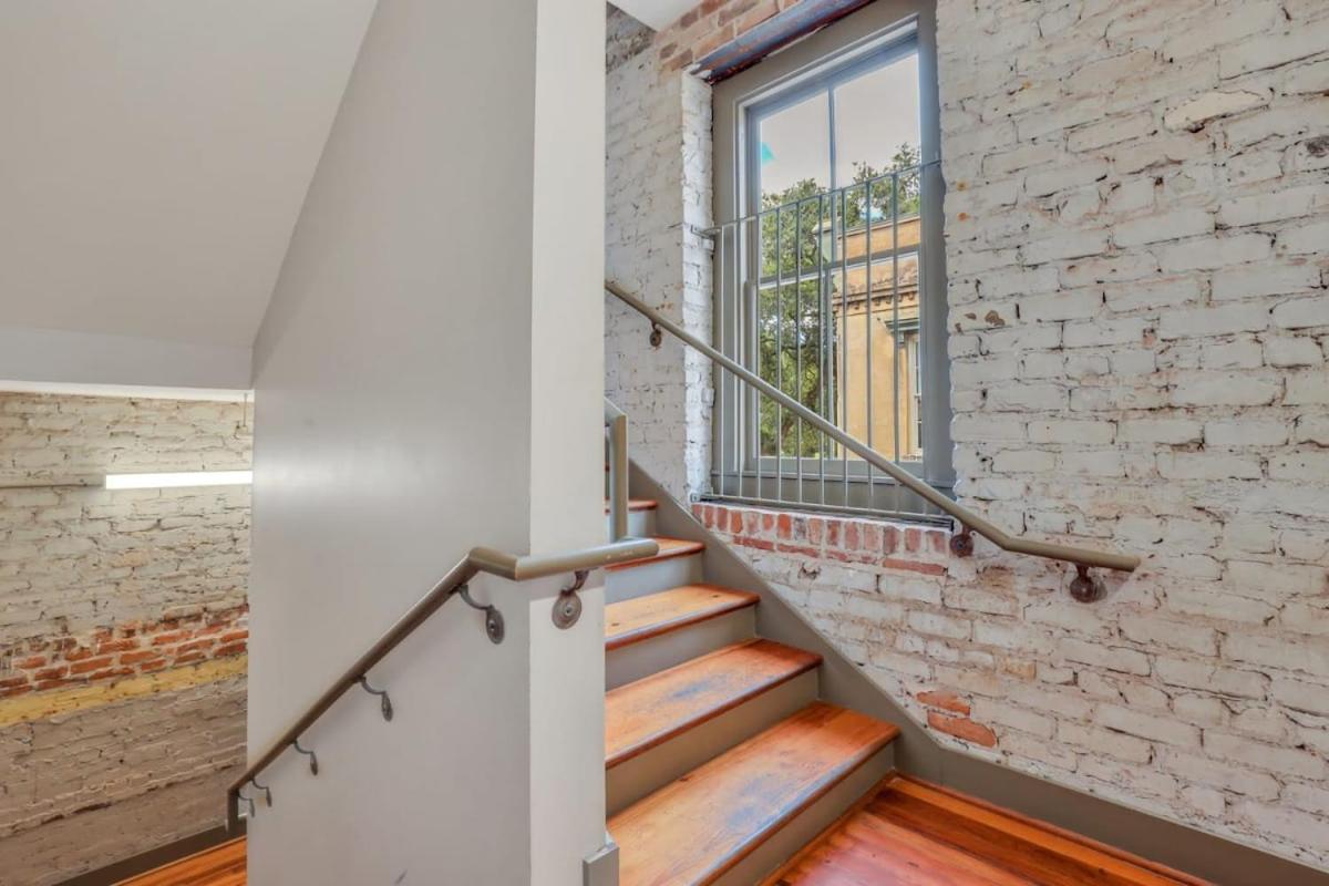 Knockout Loft- Near Plant Riverside view 3