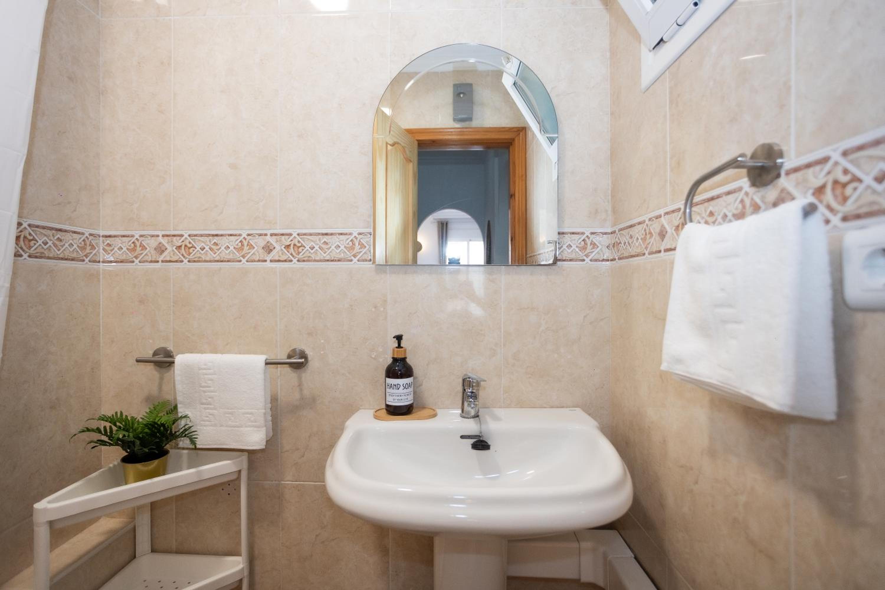 Naim Guest House Nerja