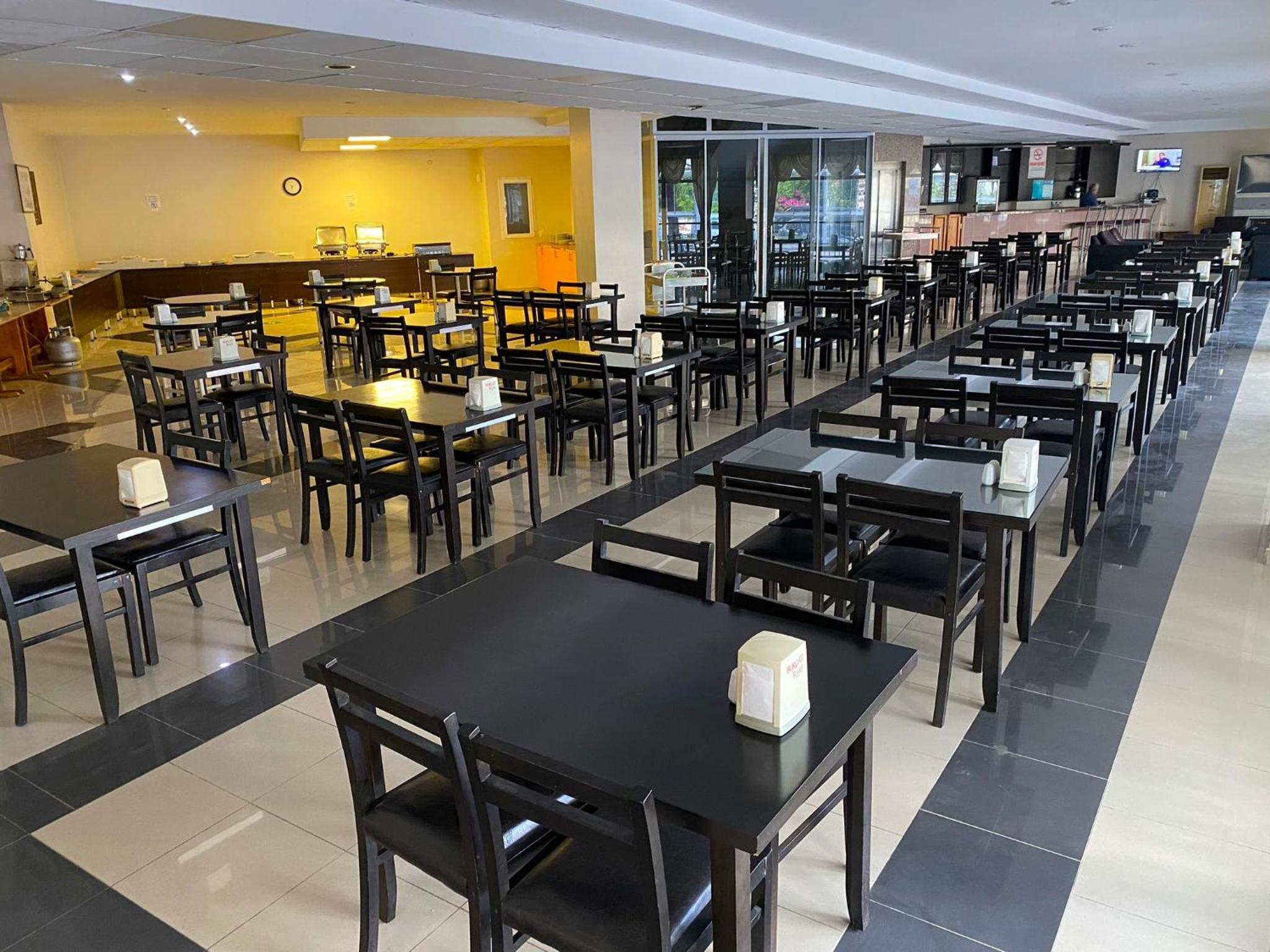 Prima Hotel - Image 9