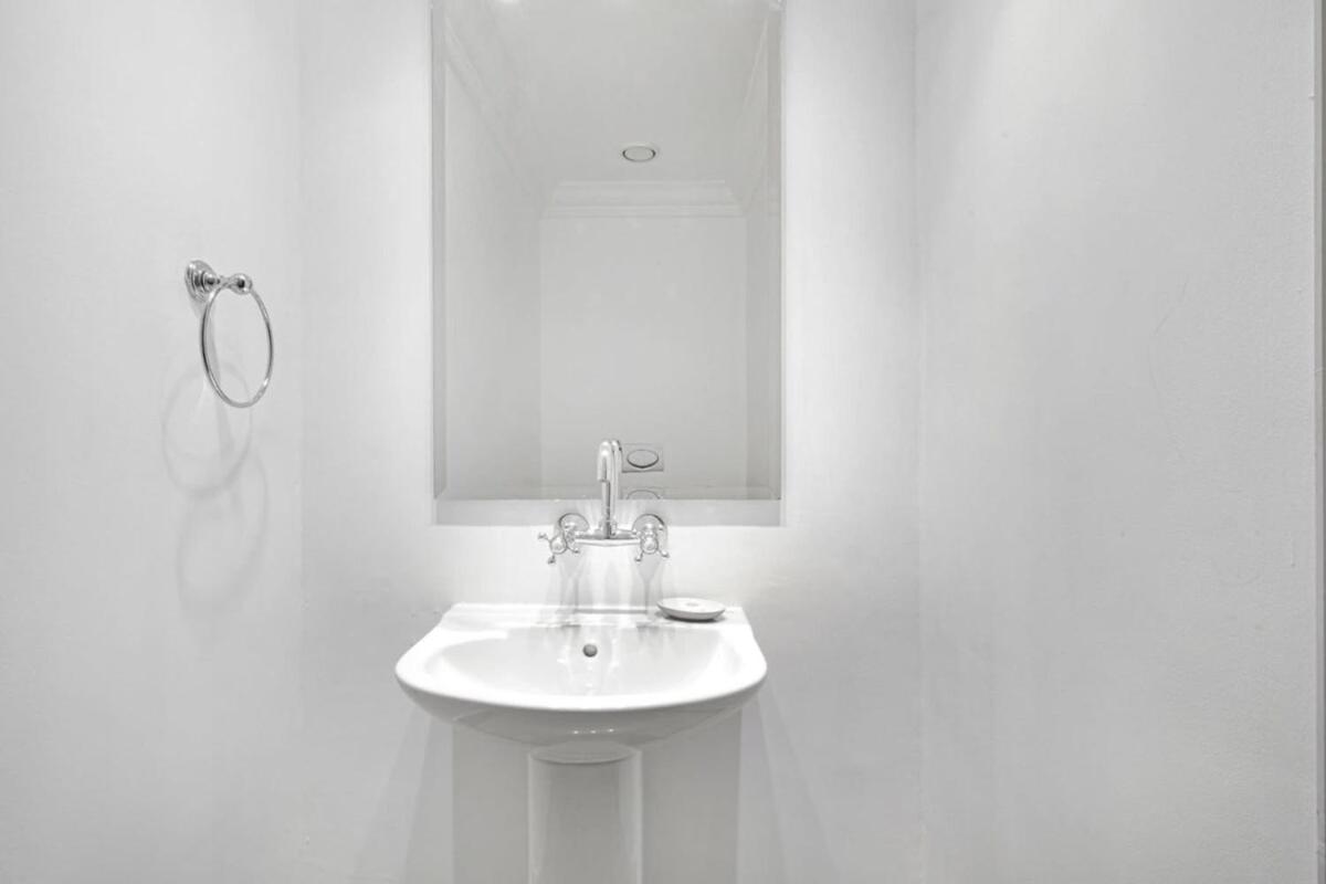 Silkhaus stunning 1BDR with access to Souq Al Bahar in Downtown