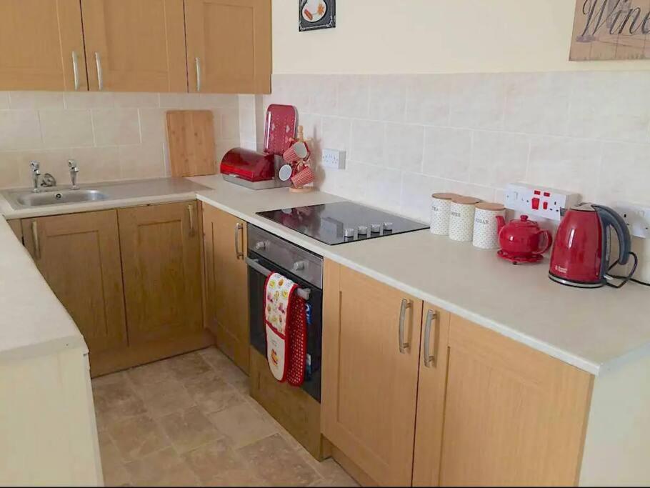 Cosy 2 Bedroom Apartment near Seafront view 3