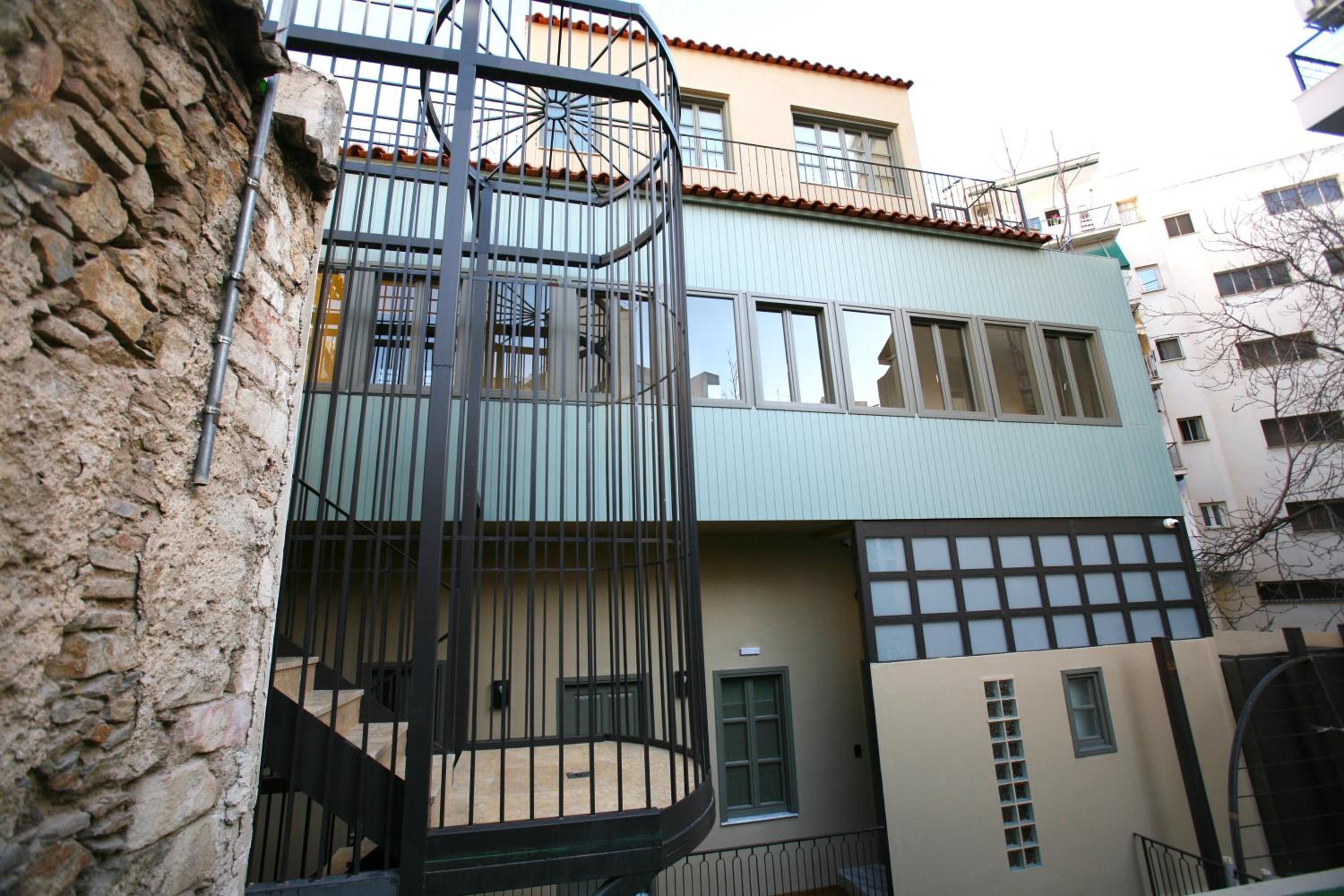 Hotel Living Yard Acropolis - Image 1