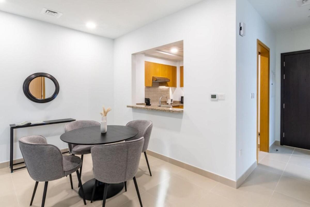 Silkhaus spacious central Downtown 1BDR in new tower