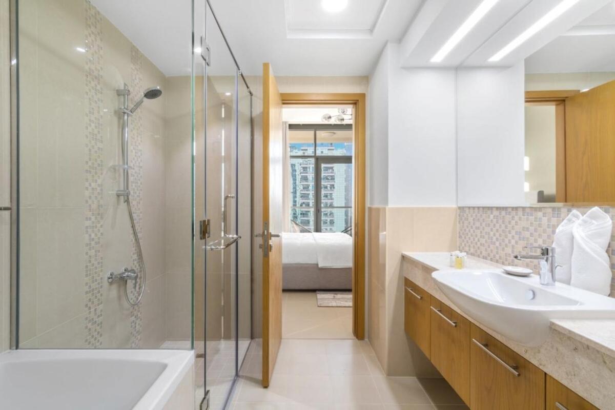 Silkhaus spacious central Downtown 1BDR in new tower