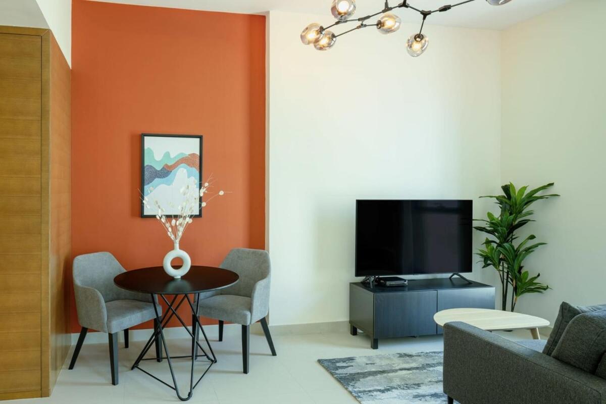 Silkhaus spacious studio in Downtown Claren tower
