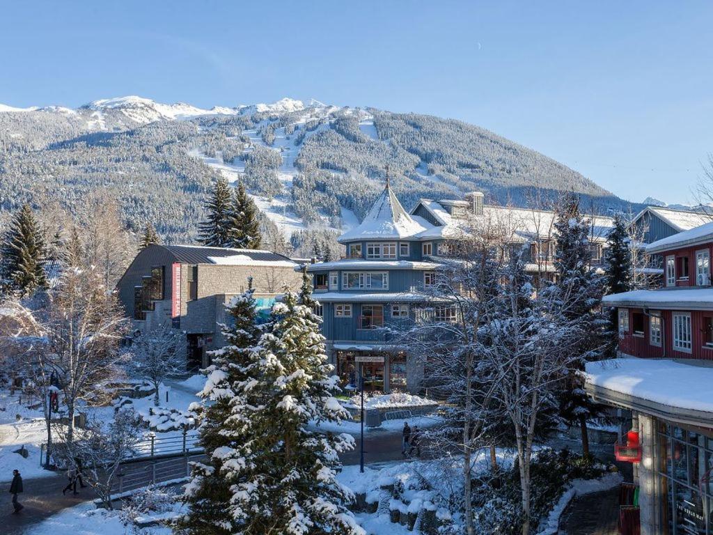 Deluxe 3 Bedroom In The Village With Exceptional Views Of Whistler And Blackcomb