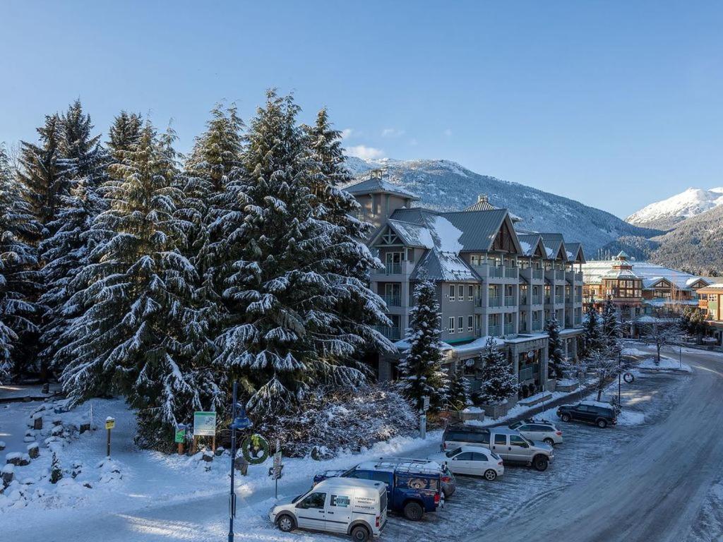 Deluxe 3 Bedroom In The Village With Exceptional Views Of Whistler And Blackcomb