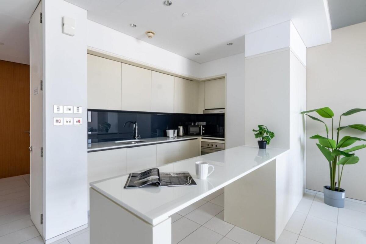 Silkhaus contemporary 1BDR with Downtown view in DIFC