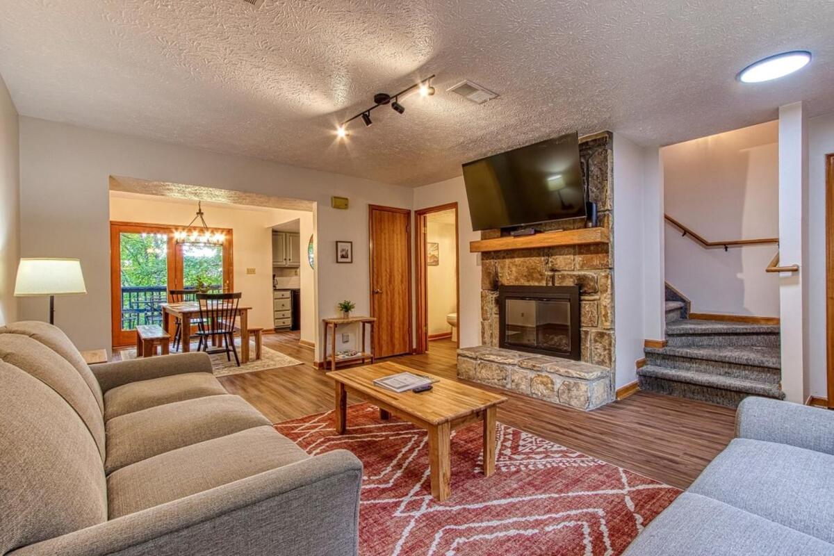 Pinecrest Townhomes-Two Units-Dollywood-Renovated