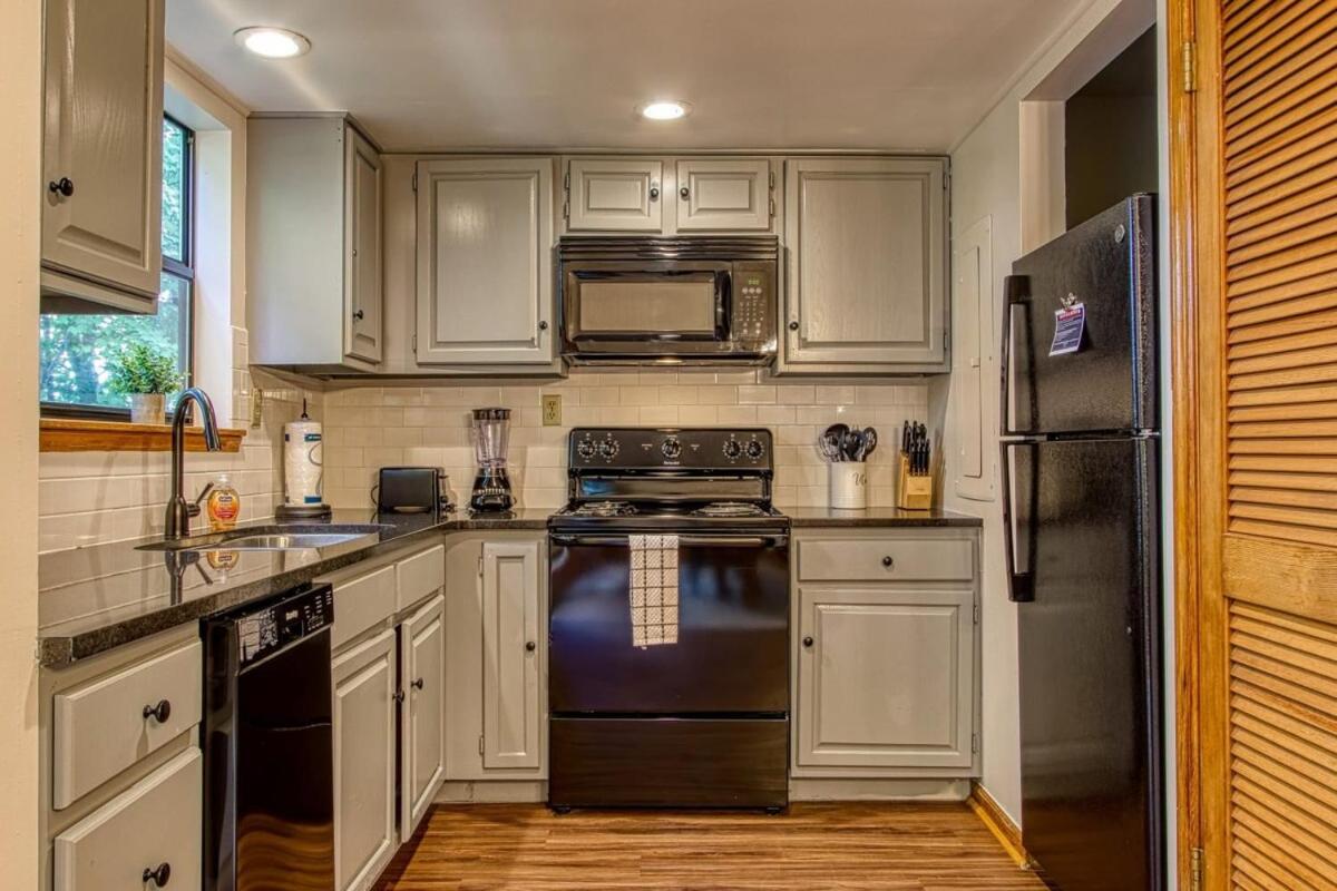 Pinecrest Townhomes-Two Units-Dollywood-Renovated
