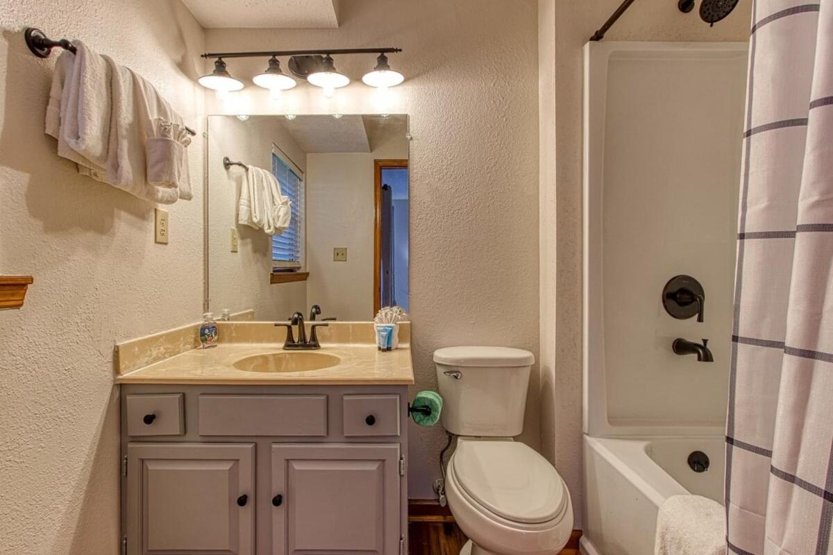 Pinecrest Townhomes-Two Units-Dollywood-Renovated