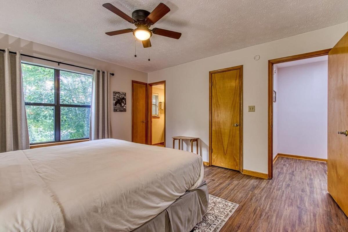 Pinecrest Townhomes-Two Units-Dollywood-Renovated