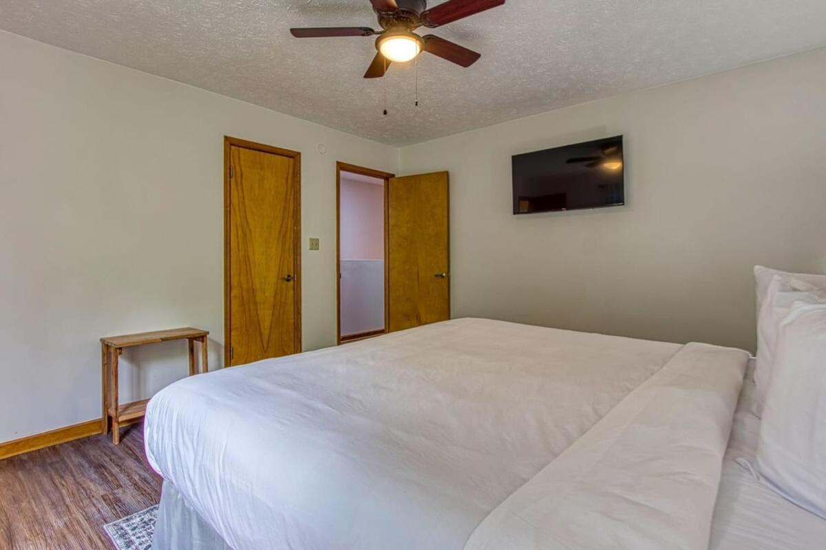 Pinecrest Townhomes-Two Units-Dollywood-Renovated