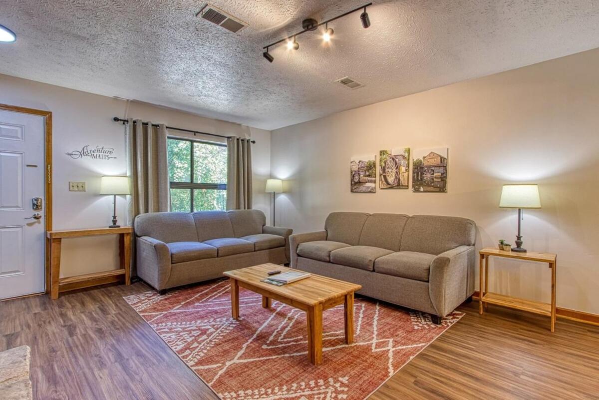 Pinecrest Townhomes-Two Units-Dollywood-Renovated