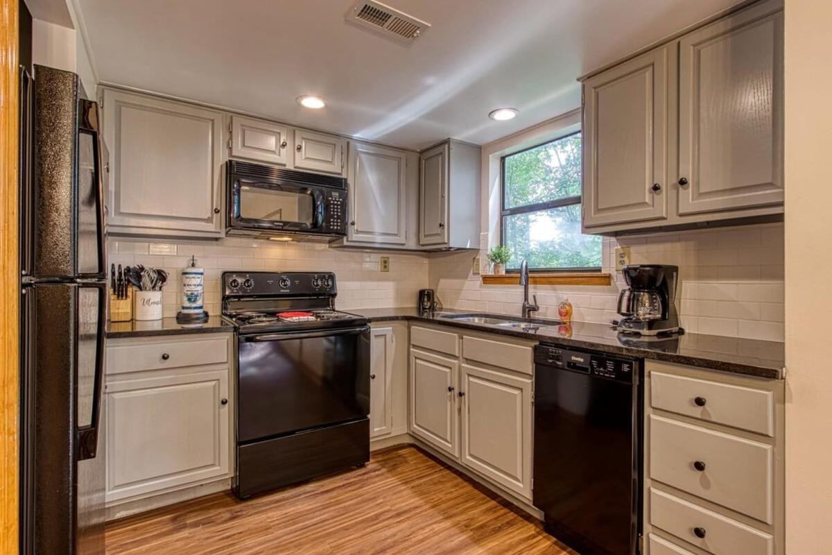 Pinecrest Townhomes-Two Units-Dollywood-Renovated