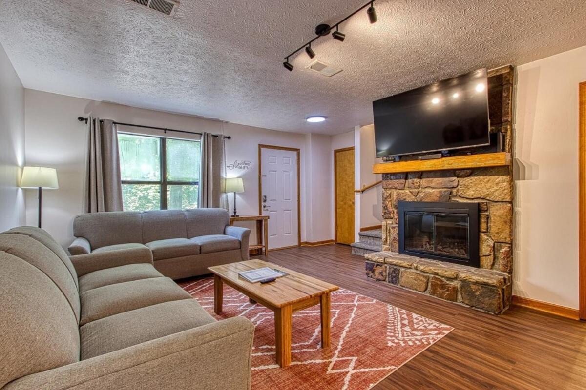 Pinecrest Townhomes-Two Units-Dollywood-Renovated