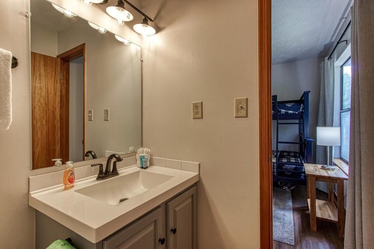 Pinecrest Townhomes-Two Units-Dollywood-Renovated
