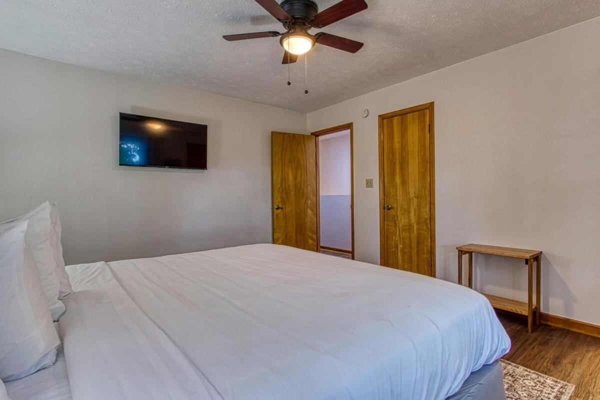Pinecrest Townhomes-Two Units-Dollywood-Renovated