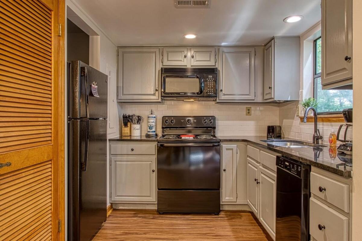 Pinecrest Townhomes-Two Units-Dollywood-Renovated