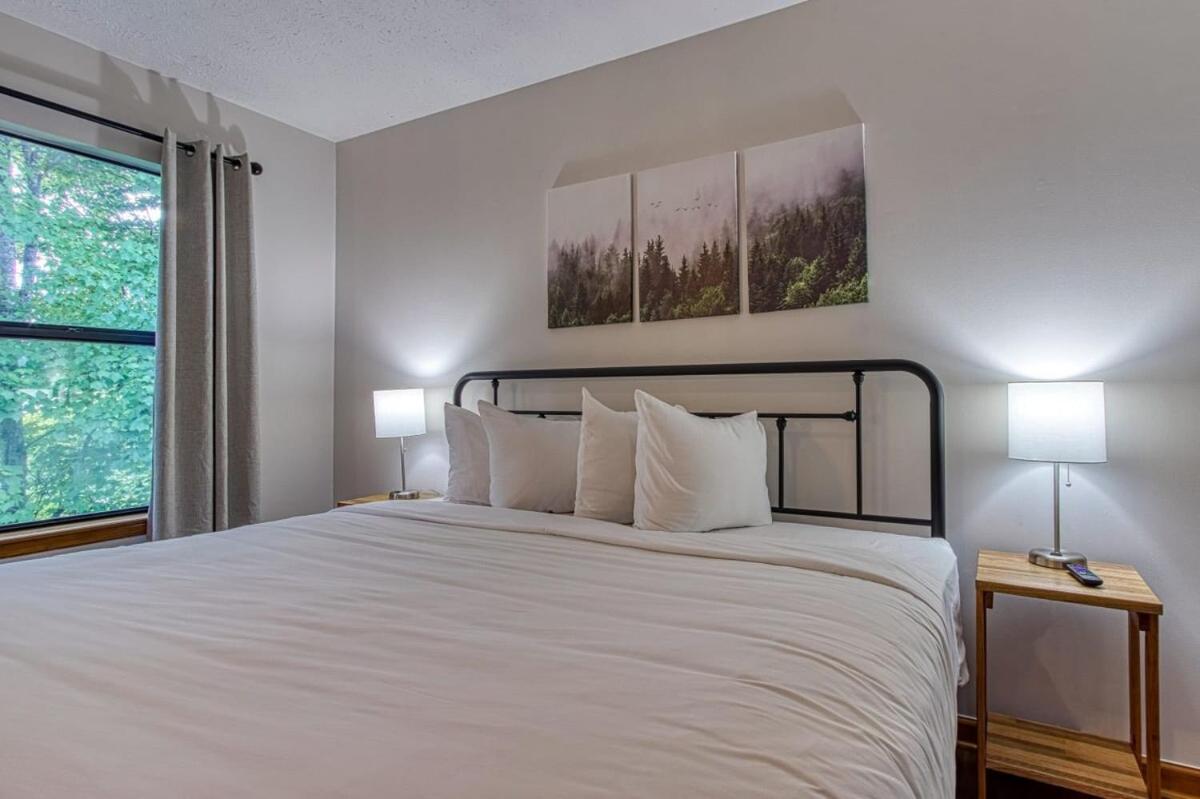 Pinecrest Townhomes-Two Units-Dollywood-Renovated