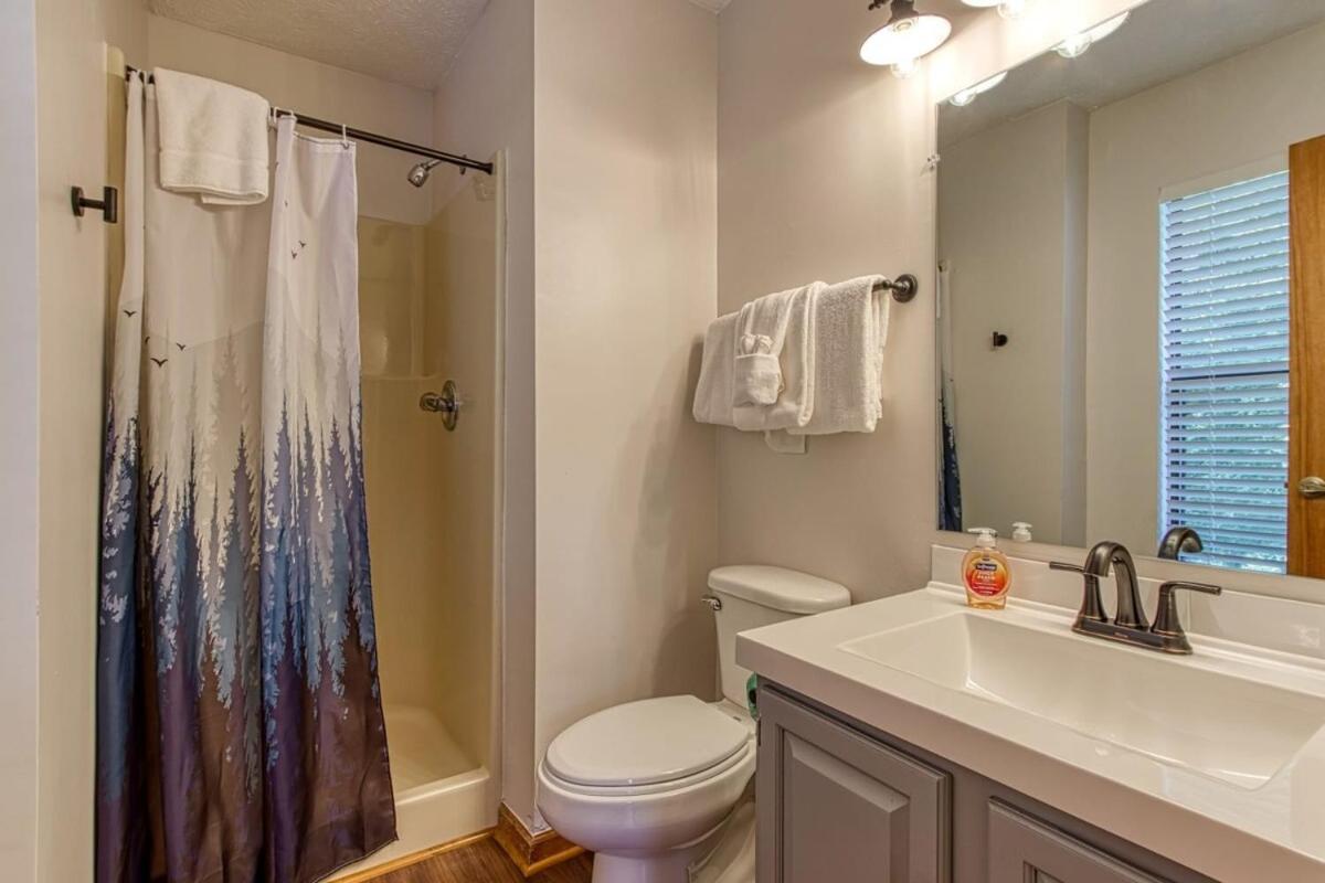 Pinecrest Townhomes-Two Units-Dollywood-Renovated