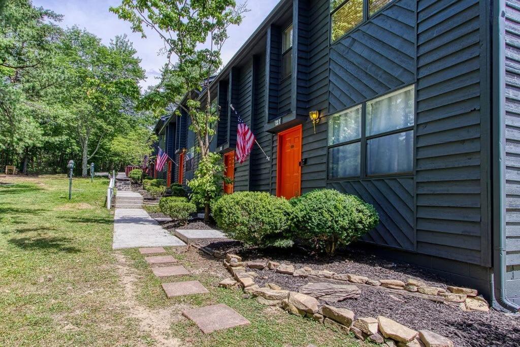 Pinecrest Townhomes-Two Units-Dollywood-Renovated