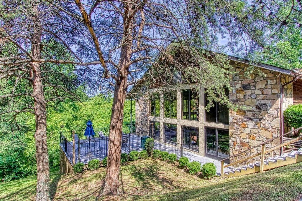 Pinecrest Townhomes-Two Units-Dollywood-Renovated
