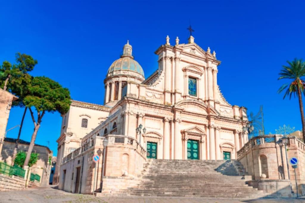 Comiso Teatro Aperto, appartamento in centro photo 5