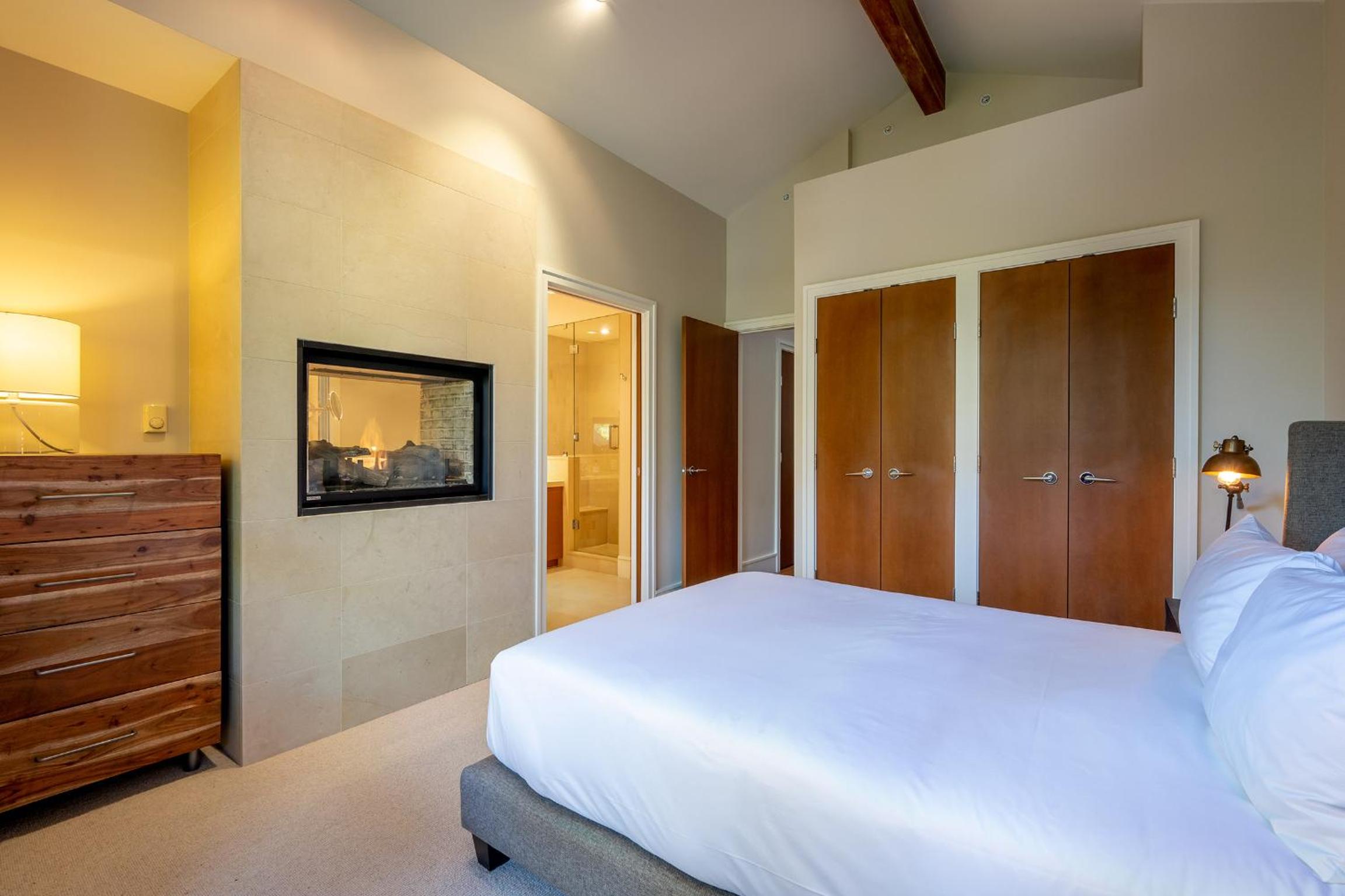 West Coast style 4-bedroom, 3-bathroom, mountain view townhome