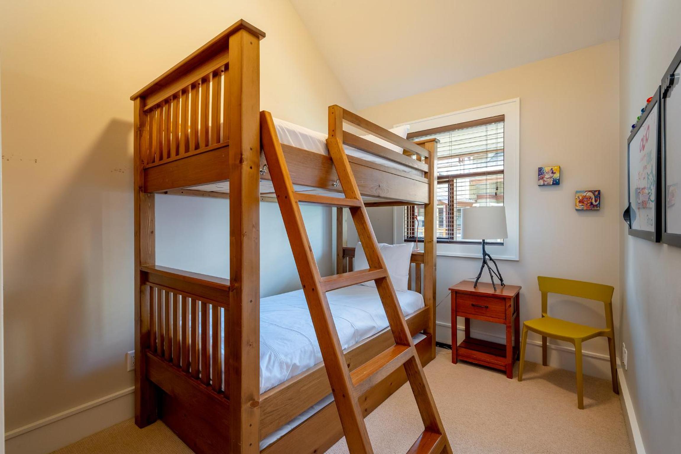 West Coast style 4-bedroom, 3-bathroom, mountain view townhome