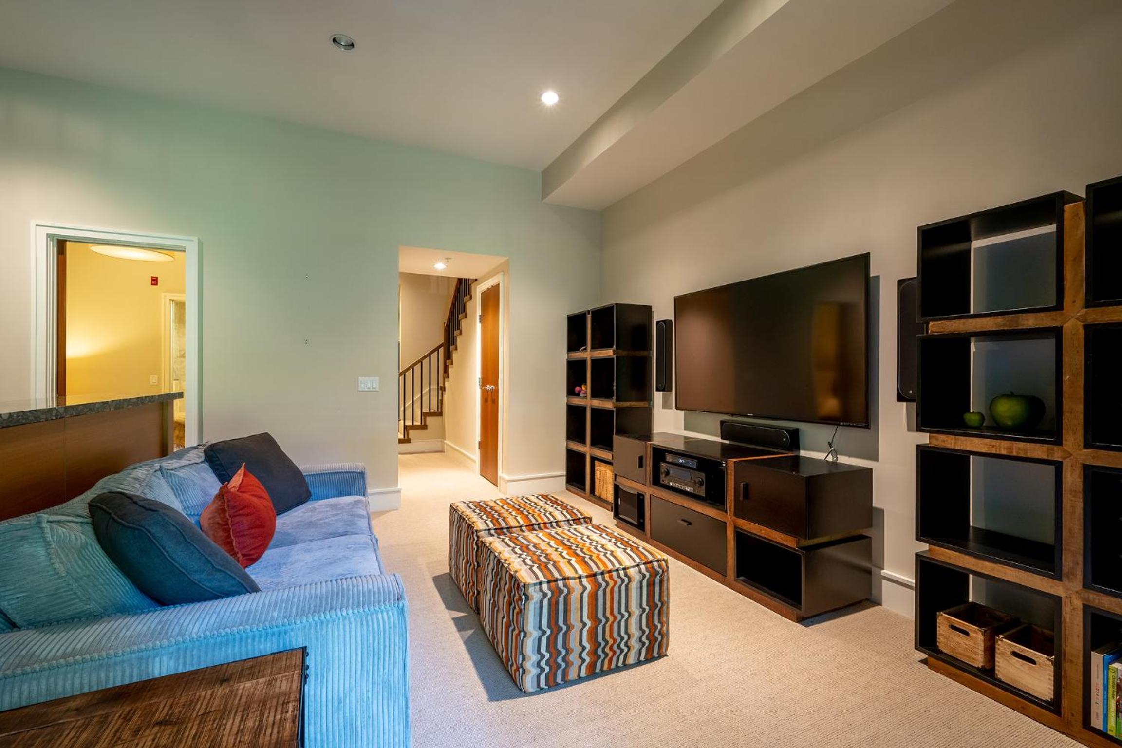 West Coast style 4-bedroom, 3-bathroom, mountain view townhome