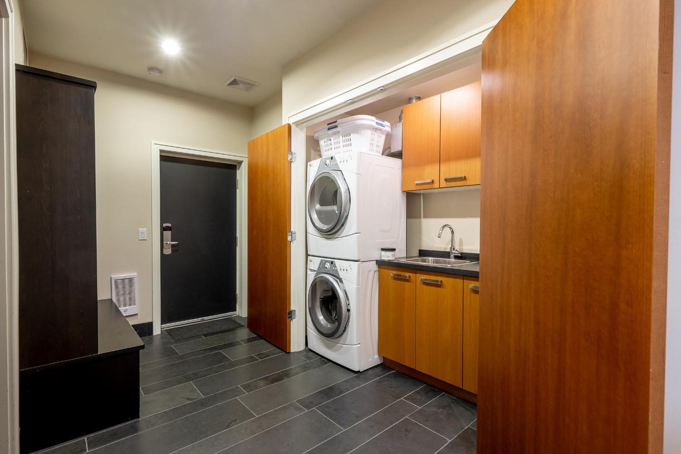 West Coast style 4-bedroom, 3-bathroom, mountain view townhome