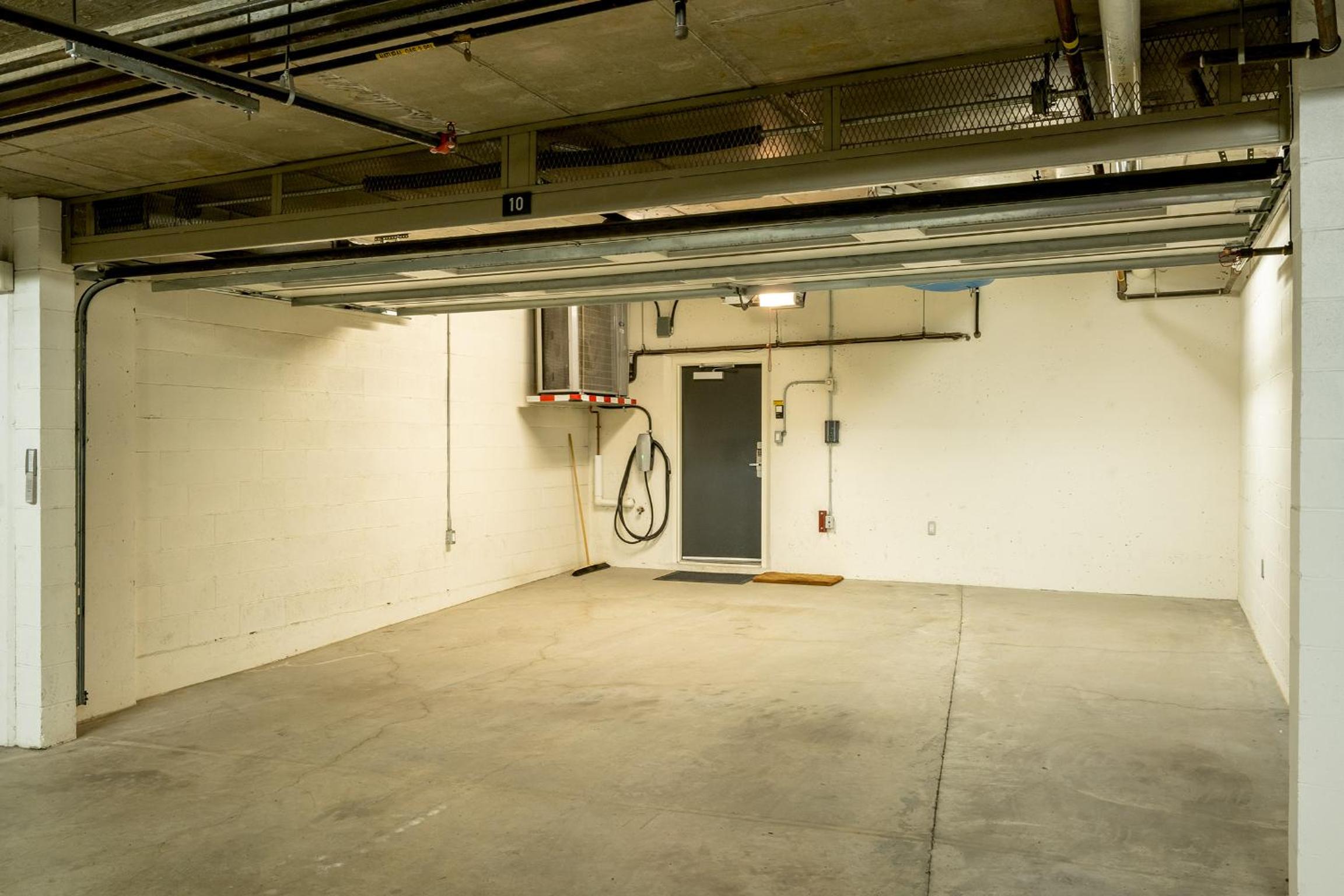 West Coast style 4-bedroom, 3-bathroom, mountain view townhome