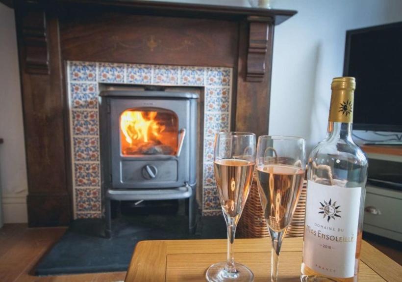 Min y Don, stone cottage by the edge of the sea, Llangrannog view 4