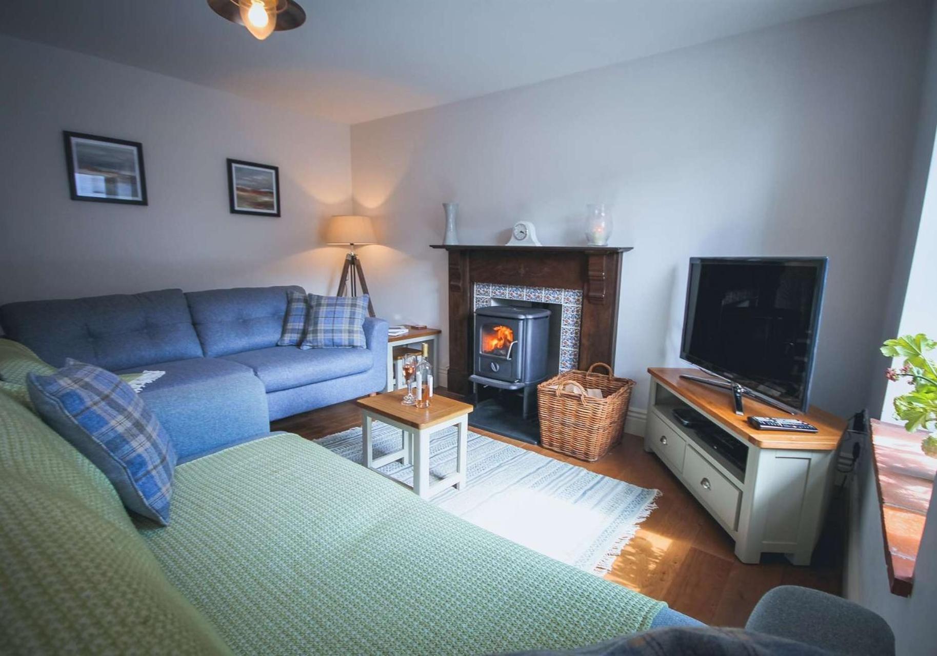 Min y Don, stone cottage by the edge of the sea, Llangrannog view 2