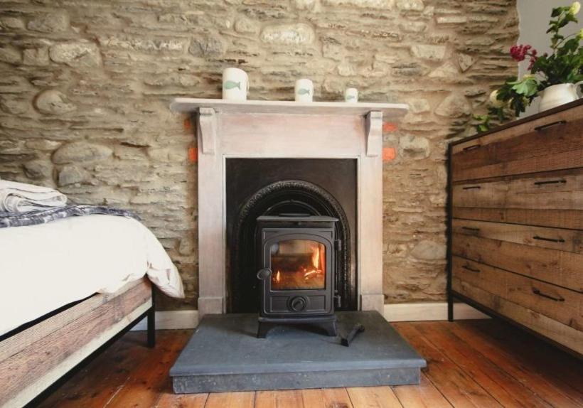 Min y Don, stone cottage by the edge of the sea, Llangrannog view 5