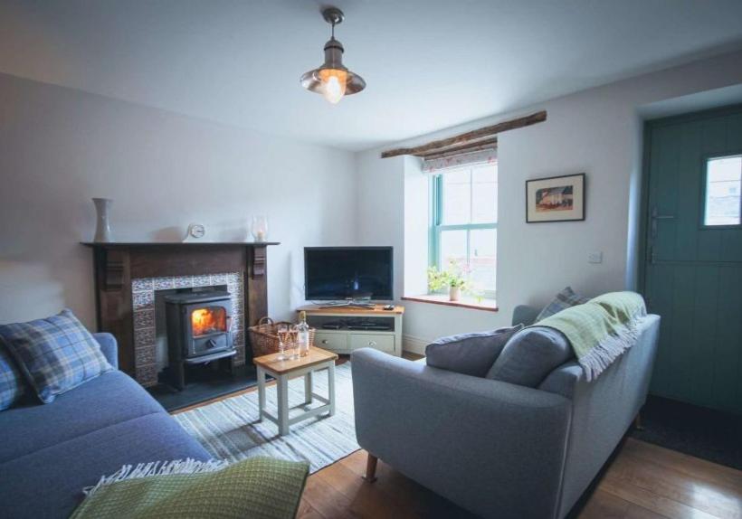Min y Don, stone cottage by the edge of the sea, Llangrannog view 3