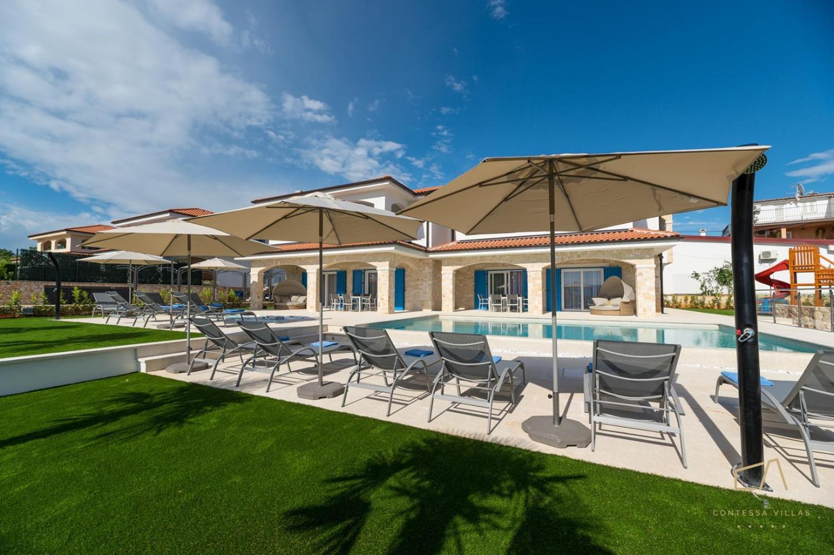 Luxury Apartments Loma view 2