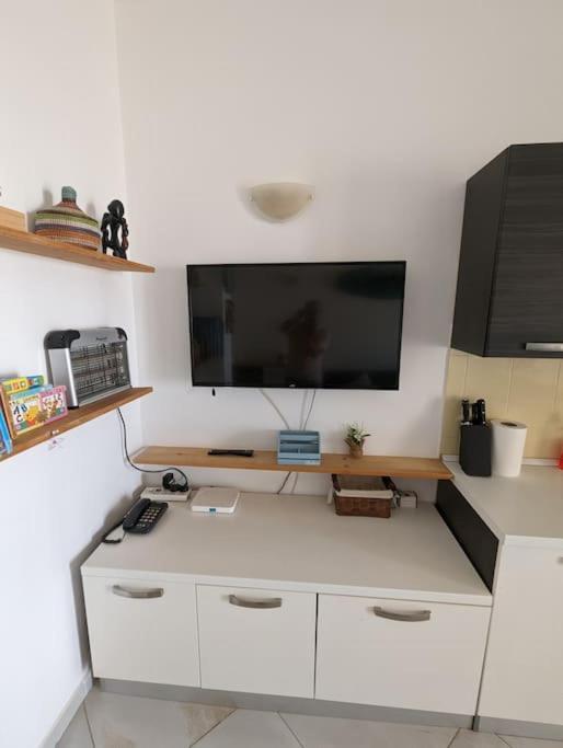Family friendly 1 Bedroom Apt