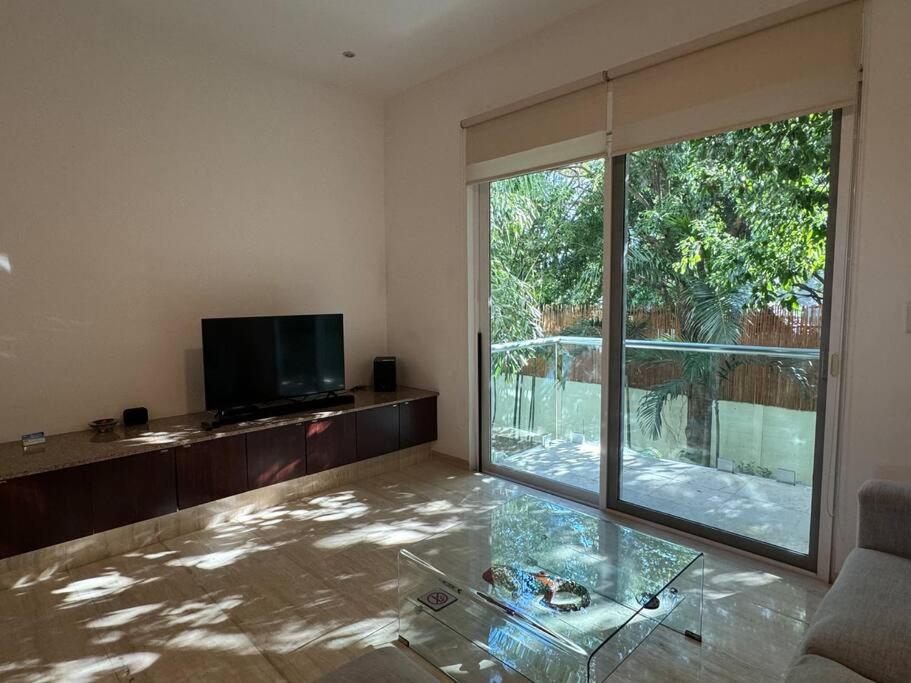 Seaview Roof Pool and Hammock 3 Blocks from Beach