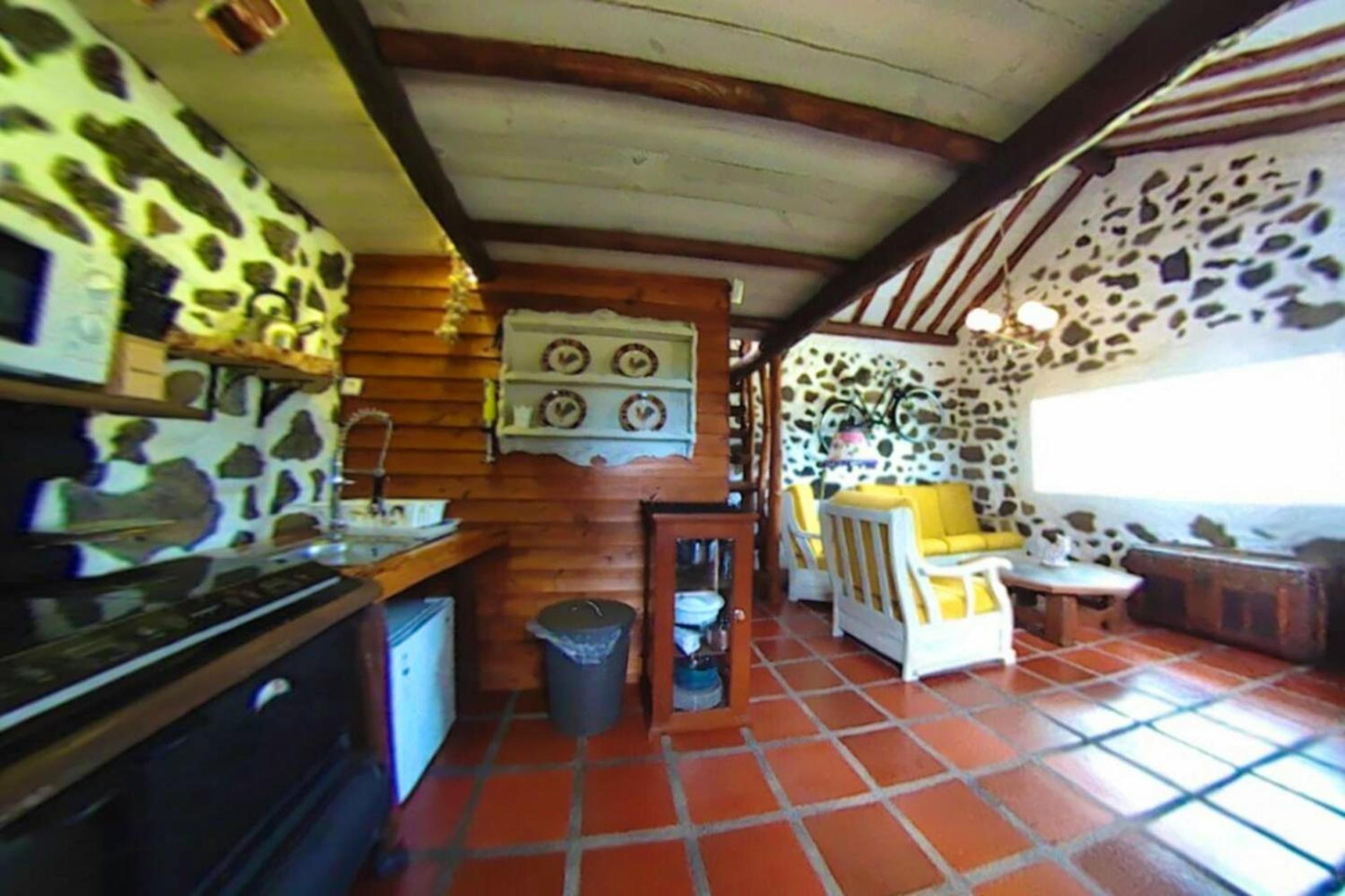 Adorable studio near Praia da Vitoria with fireplace 29 m² view 3