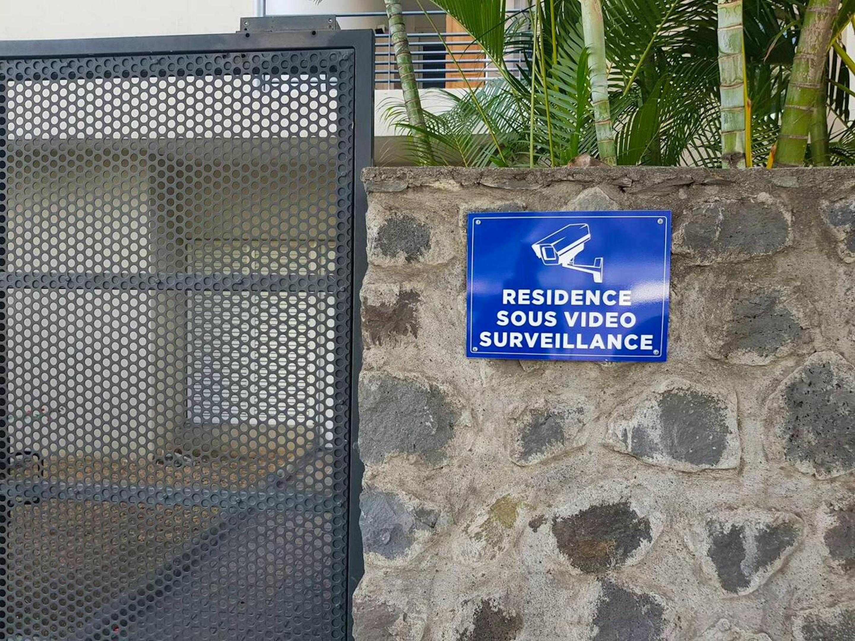 Appartement moderne a La Possession 76 m² Parking view 3