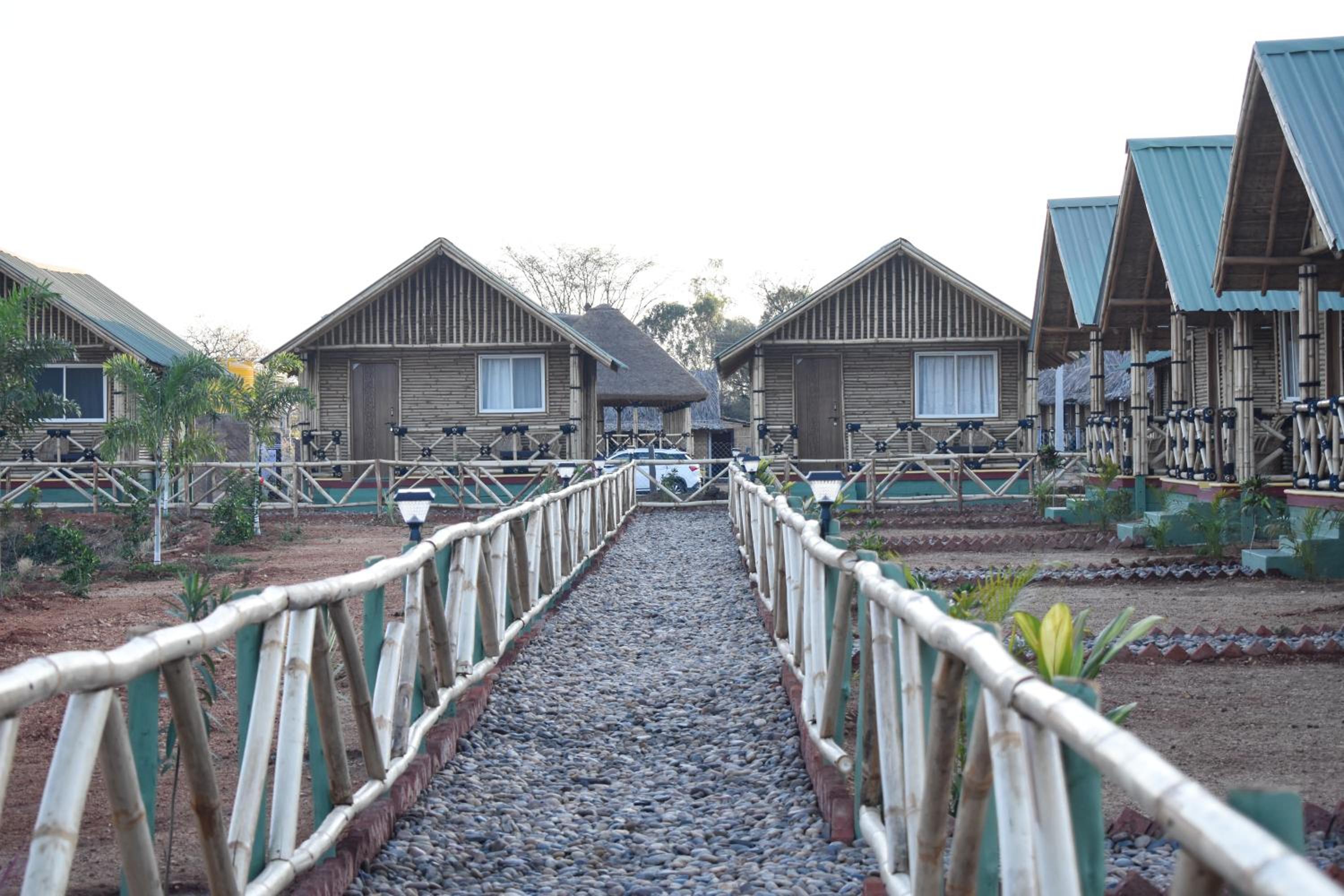 Mowgli's Cafe Hampi & Guest House view 3