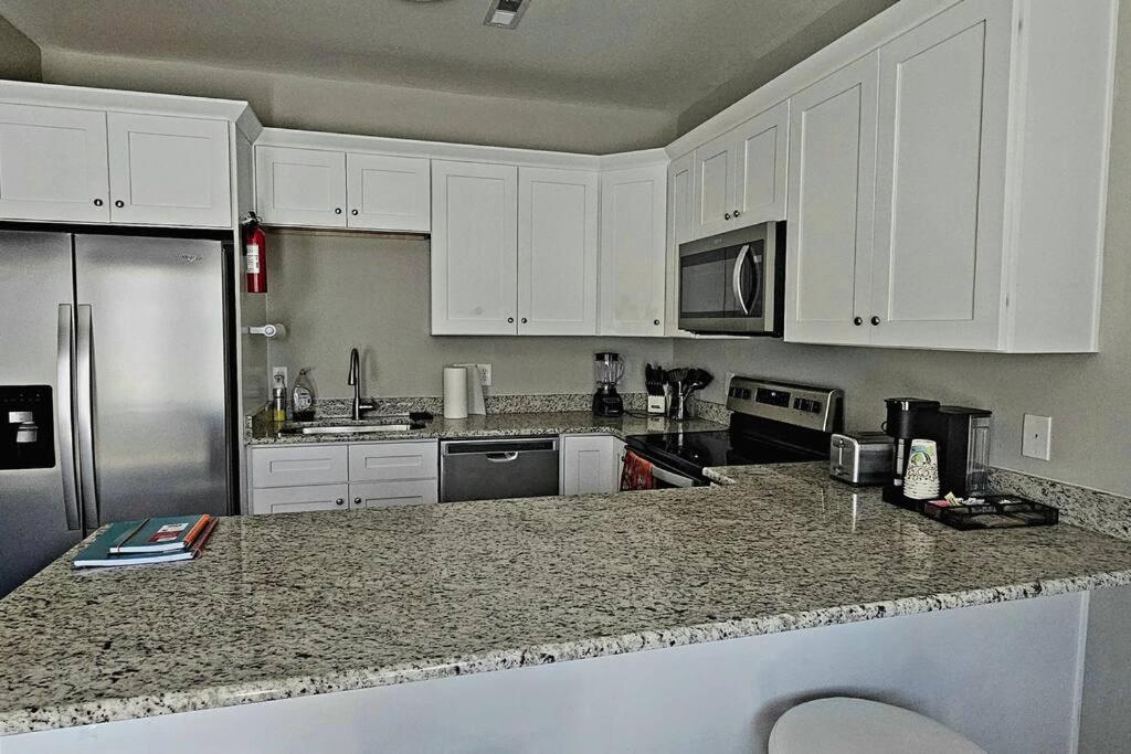 Gorgeous 3 BR Home with Cable TV in all rooms & free Wi-Fi