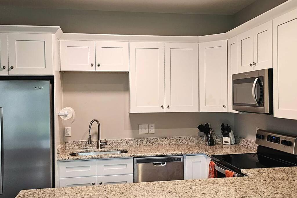 Gorgeous 3 BR Home with Cable TV in all rooms & free Wi-Fi