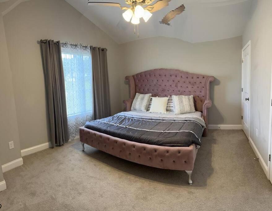 Gorgeous 3 BR Home with Cable TV in all rooms & free Wi-Fi