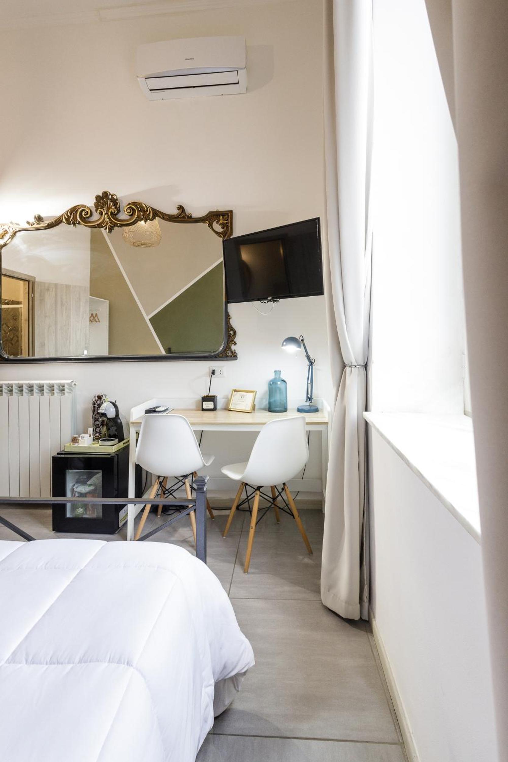Civico13 en Naples — hotel room