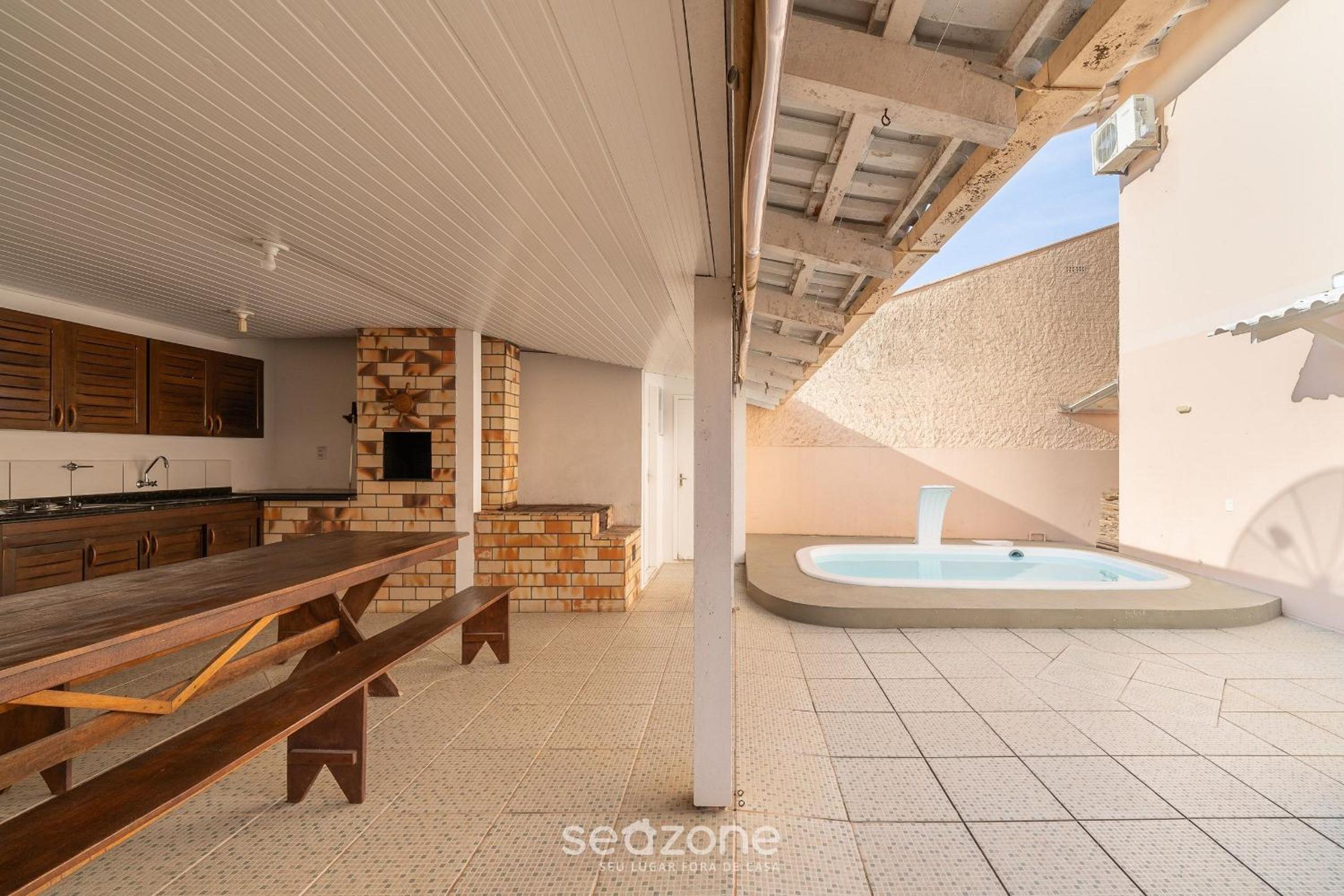 5BR Home w/ Pool in Penha Center BSL190
