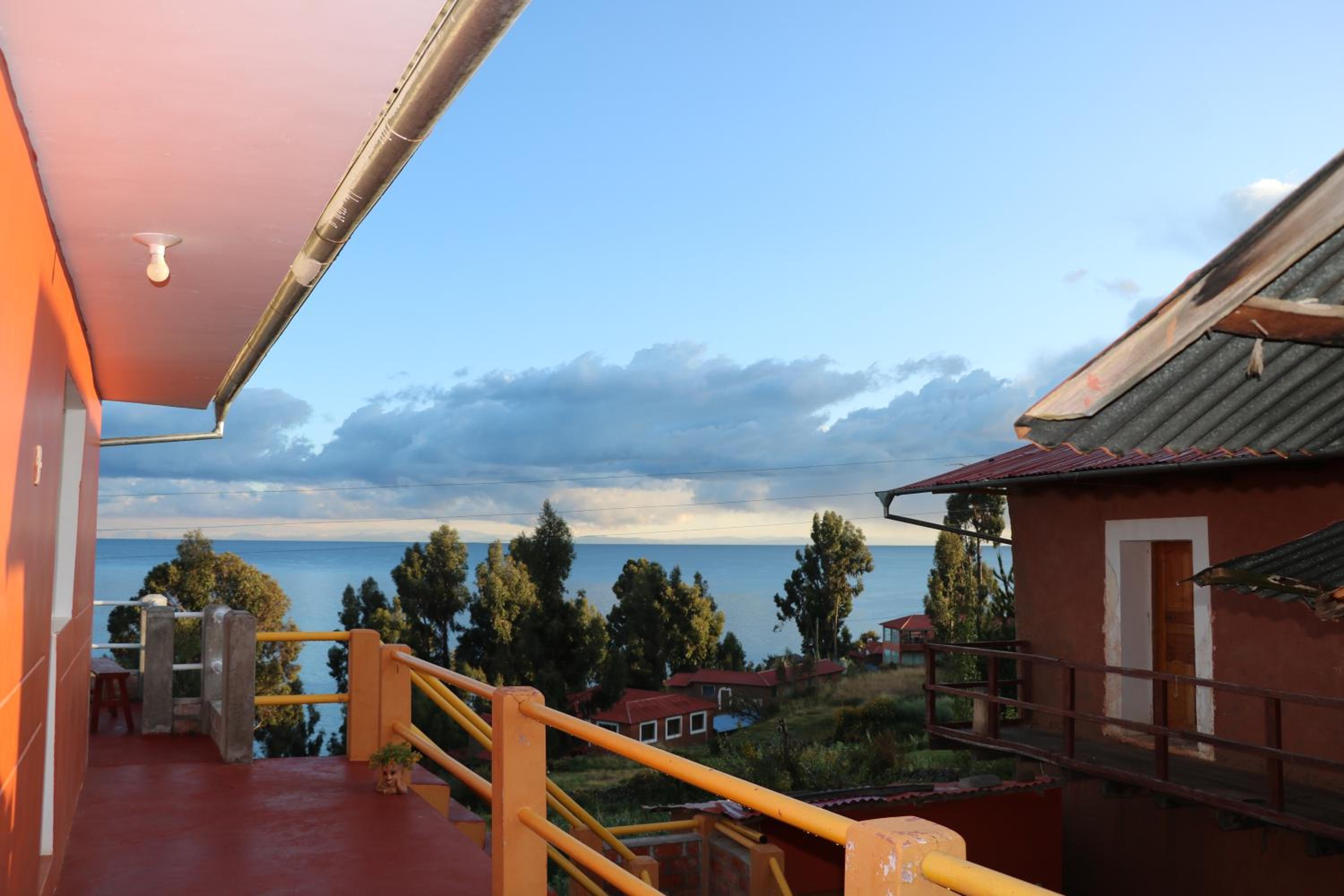 SUNSET Lodge Amantani